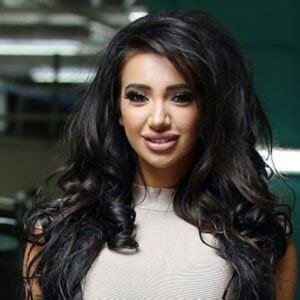 chloe khan bio.